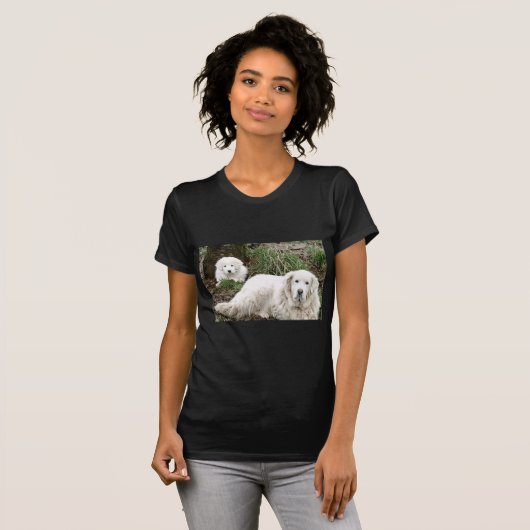 Grote Pyreneeën Dog en puppy T-shirt (Voorkant volledig)