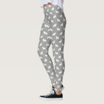 Grote Pyreneeën Hondenras Silhouettes Pattern Leggings<br><div class="desc">Grote Pyreneeën Silhouettes Leggings. Show van je liefde voor Great Pyrs in comfort en stijl met deze witte en grijze leggings. Ideaal voor de gymzaal, de yoga of het ontspannen thuis met je vriendelijke vriend. Deze nieuwe leggings maken een leuk cadeau voor de Grote Pyreneeën. Bezoek Jenn's Doodle World voor...</div>