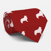 Grote Pyreneeën Silhouettes Pattern Red en White Stropdas (Opgerold)