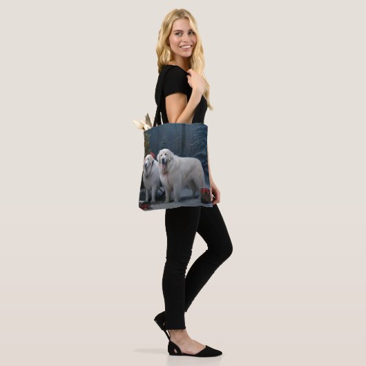 Grote Pyreneeën Snowy Sleigh Kerst Decor Tote Bag (Op model)