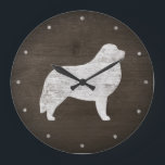 Grote Pyrenees Silhouette Rustic Klok<br><div class="desc">Grote Pyreneeën Lover's wandklok. Het houtontwerp is bedrukt, niet echt hout.</div>