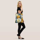 Grote Retro Gele Rose Bloem Tote Bag (Op model)