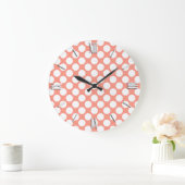 Grote retro stippen - koraalroze en wit klok (Huis)