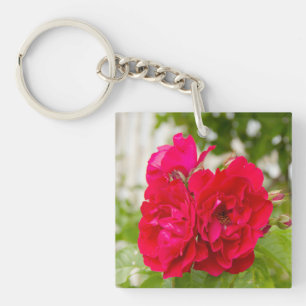 Grote rode rozen in de tuin sleutelhanger
