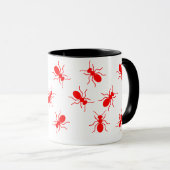 Grote rode vuurmieren zwermen over de hele Cartoon Mok (Voorkant rechts)