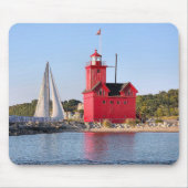 Grote rode vuurtoren met zeilboot muismat (Voorkant)