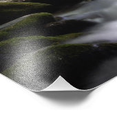 Grote rokergebergten die de bergstroom voeren foto afdruk (Hoek)