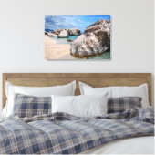 Grote rotsen bij Cala Mariolu strand canvas print (Insitu (Slaapkamer))