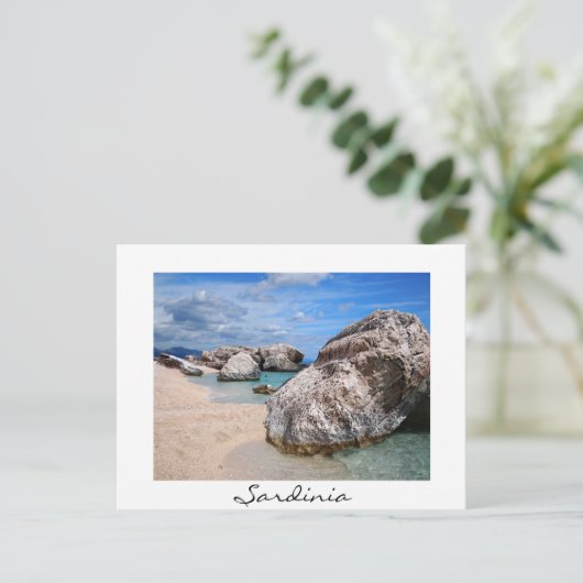 Grote rotsen op het strand van Cala Mariolu op Sar Briefkaart (Staand voorkant)