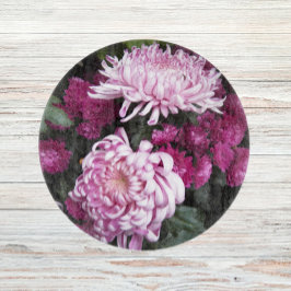 Grote roze chrysanthema's snijplank