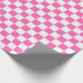 Grote roze en witte cheques die papier verpakken (Hoek)