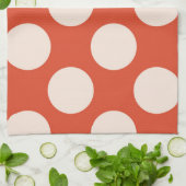 Grote roze pokkencirkels op rood theedoek (Gevouwen)