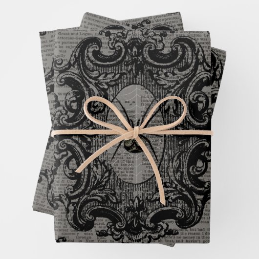 Grote spin op donkergrijs inpakpapier vel (In situ)