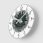 Grote stad onder de maan zwart-wit ronde klok (Hoek)