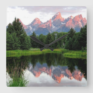 Grote Teton reflecteert over de Beaver-obligatie Vierkante Klok