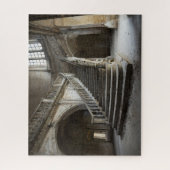 Grote trap in een Fantasy Verlaten Chateau Legpuzzel (Verticaal)