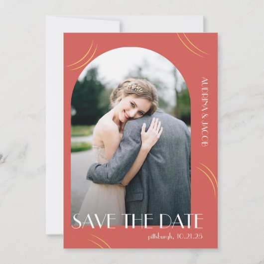 Grote typografie Levendige rode foto-huwelijk Save The Date (Voorkant)