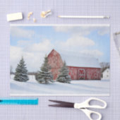 Grote verweerde rode schuur met schattige dennenbo tissuepapier (Craft)