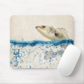 Grote vis die uit het water springt muismat (Met muis)