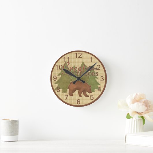 Grote wandklok in de buitenlucht (Huis)