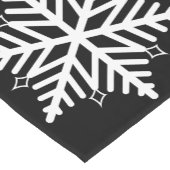 Grote witte eenvoudige sneeuwvlokken op zwarte ach korte tafelloper (Hoek)