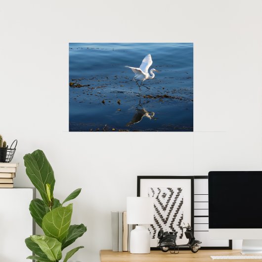 Grote witte grot loopt over water poster (Thuiskantoor)