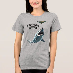 Grote witte haai die een zeehond onder water achte Tri-Blend shirt