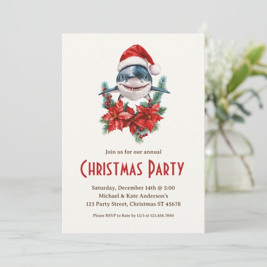 Grote witte haai in een kerstfeest met kerstmuts kaart (Staand voorkant)