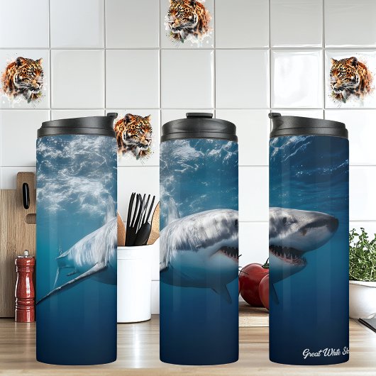 Grote witte haai thermosbeker