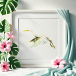 Grote Witte Heron Tropische Kunst Poster<br><div class="desc">Breng serene schoonheid naar uw ruimte met deze kunst van de Grote Witte Helden. Als onderdeel van een waterverf-serie, is deze afdruk voorzien van de prachtige reiger in vluchtschilderkunst van Victoria Grigaliunas. Deze waterverf print is voorzien van een reiger zwevend in een minimalistische compositie over een strakke witte achtergrond, waardoor...</div>