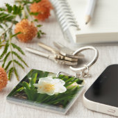 Grote witte narcissen op een lentedag sleutelhanger (Voorkant Rechts)