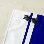 Grote Witte Script Naam Marine Blauwe Strepen op W Strandlaken (In situ)