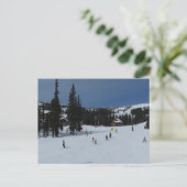 Grote witte skiscène briefkaart (Staand voorkant)