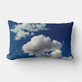 Grote zachte wolken kussen