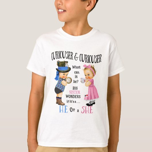 Grote zus "Curiouser" T-shirt (Voorkant)