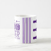 Grote zus initialen est. maand jaar paarse koffiemok (Center)