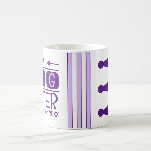 Grote zus initialen est. maand jaar paarse koffiemok (Center)