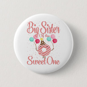 Grote zus van de Sweet One familie bijpassende 1e Ronde Button 5,7 Cm