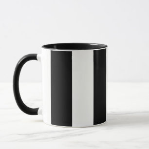 grote zwarte en witte gestreepte koffie mok