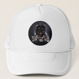 Grote zwarte kat en haar 3 Kittens poseren voor on Trucker Pet
