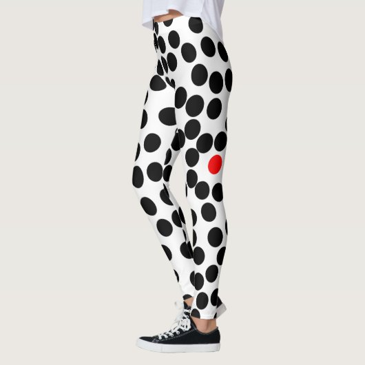 grote zwarte stippen op witte leggings (Links)