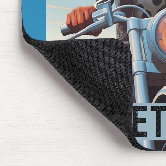 Groter is beter: Grote Deen die een Motorfiets ber Muismat (Hoek)