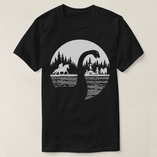 Grotevoet Loch Ness Monster Grappige Sasquatch Rij T-shirt (Design voorkant)