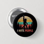 Grotevoet middelvinger ik haat mensen ronde button 5,7 cm (Voorkant /achterkant)