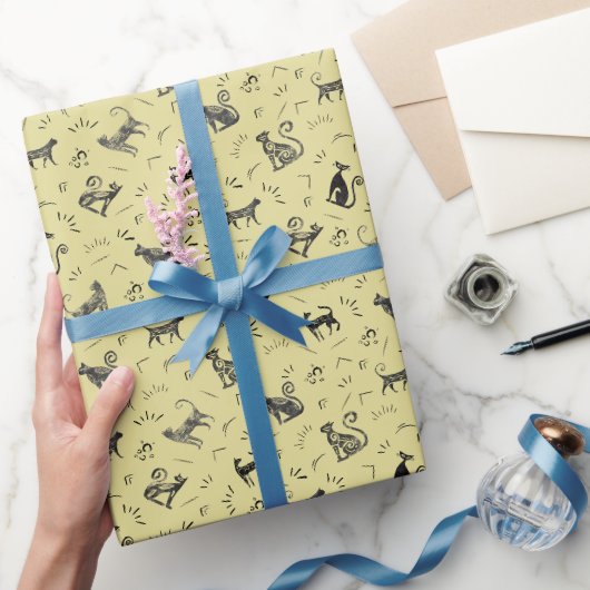 Grotten Kunstkatten op Geel Cadeaupapier (Geschenken)