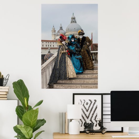 Group On Bridge At Carnival, Venice Poster (Thuiskantoor)
