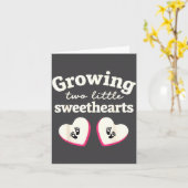 Growing Two Little Sweethearts Valentines Pregnanc Kaart (Gele Bloem)