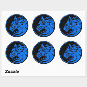 Growling Blauwe en Zwarte Wolf Cirkel Ronde Sticker (Vel)