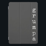 Grumpa | Funny Grumpy Grandpa in zwart-wit iPad Pro Cover<br><div class="desc">Een iPad-draagtas voor Grumpa! Gepersonaliseerd gebruikend een retro typemachine doopvont in wit op een zwarte achtergrond. Geweldig cadeautje voor een gruwelijke opa.</div>