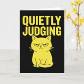 Grumpy Cat Attitude – Quietly Judging Funny Cat Kaart (Gele Bloem)